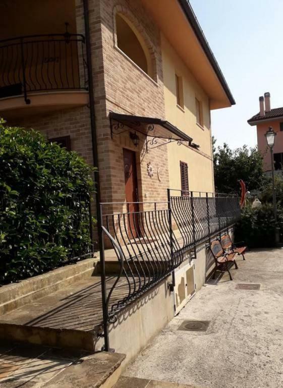 Appartamento indipendente in villa Castelfidardo Esterno foto